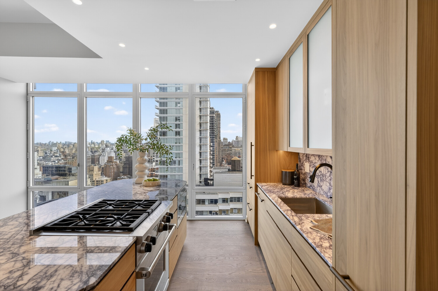 207 E 57TH Street 29A