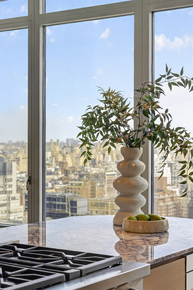 207 E 57TH Street 29A