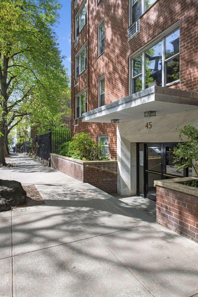 45 GRACE Court 3E