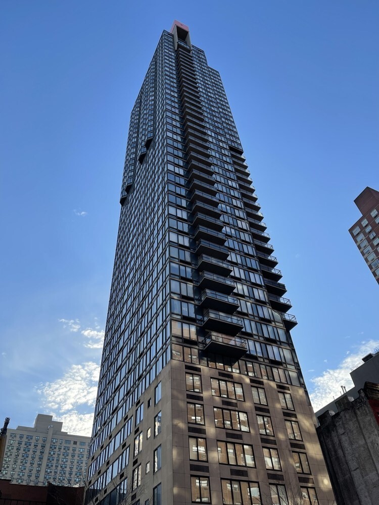 300 E 93RD Street 17C