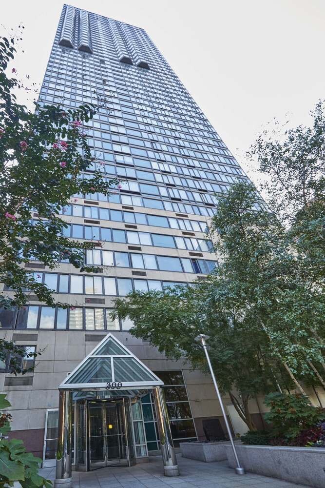 300 E 93RD Street 17C