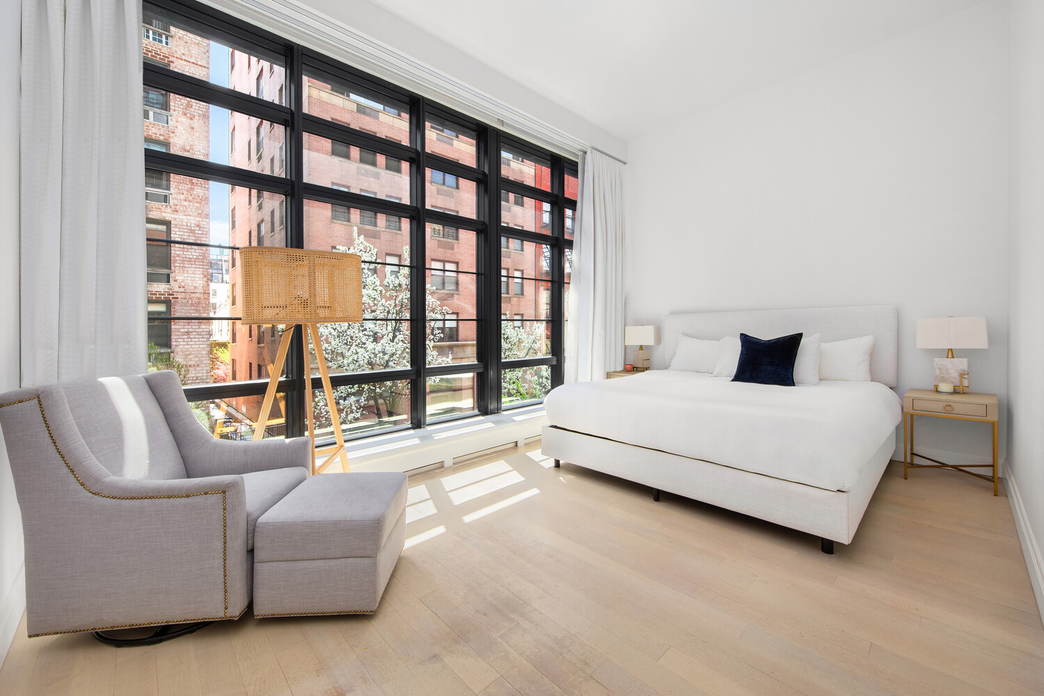 150 CHARLES Street M8