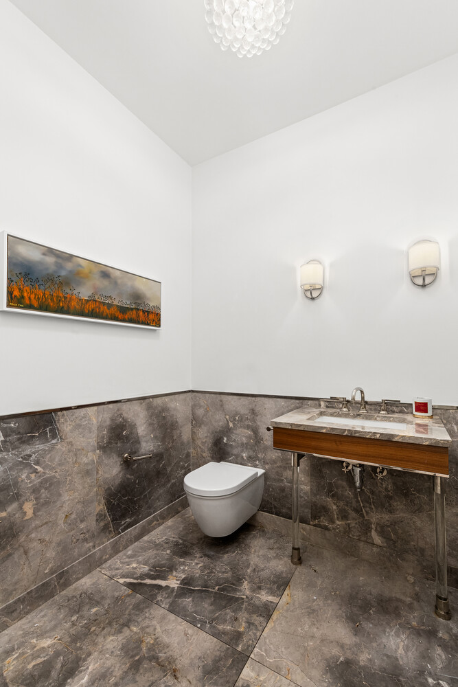 150 CHARLES Street M8