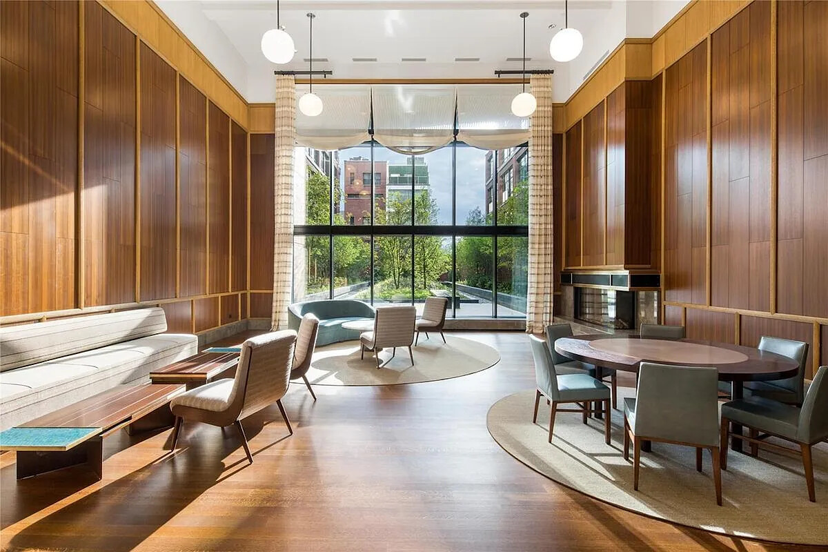 150 CHARLES Street M8