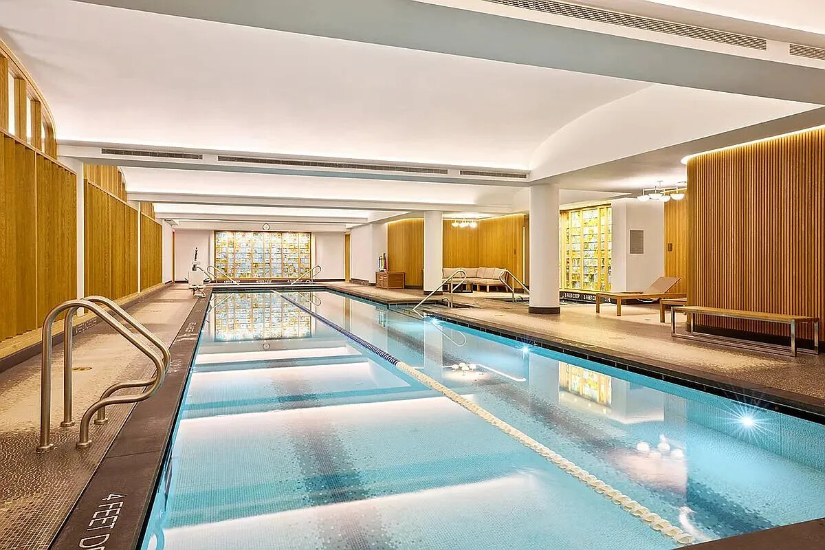 150 CHARLES Street M8