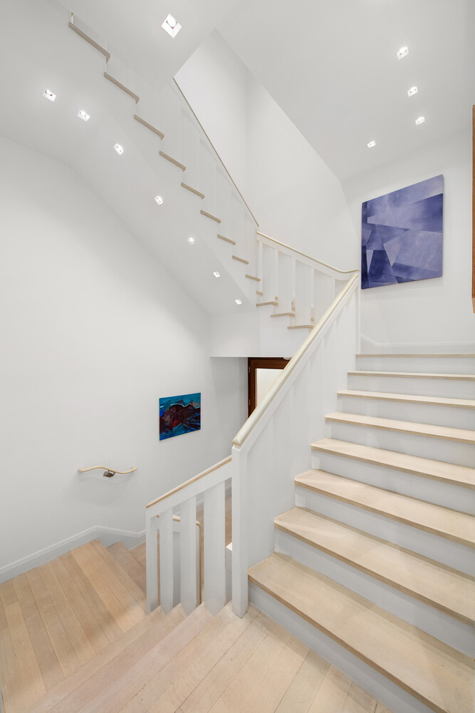 150 CHARLES Street M8