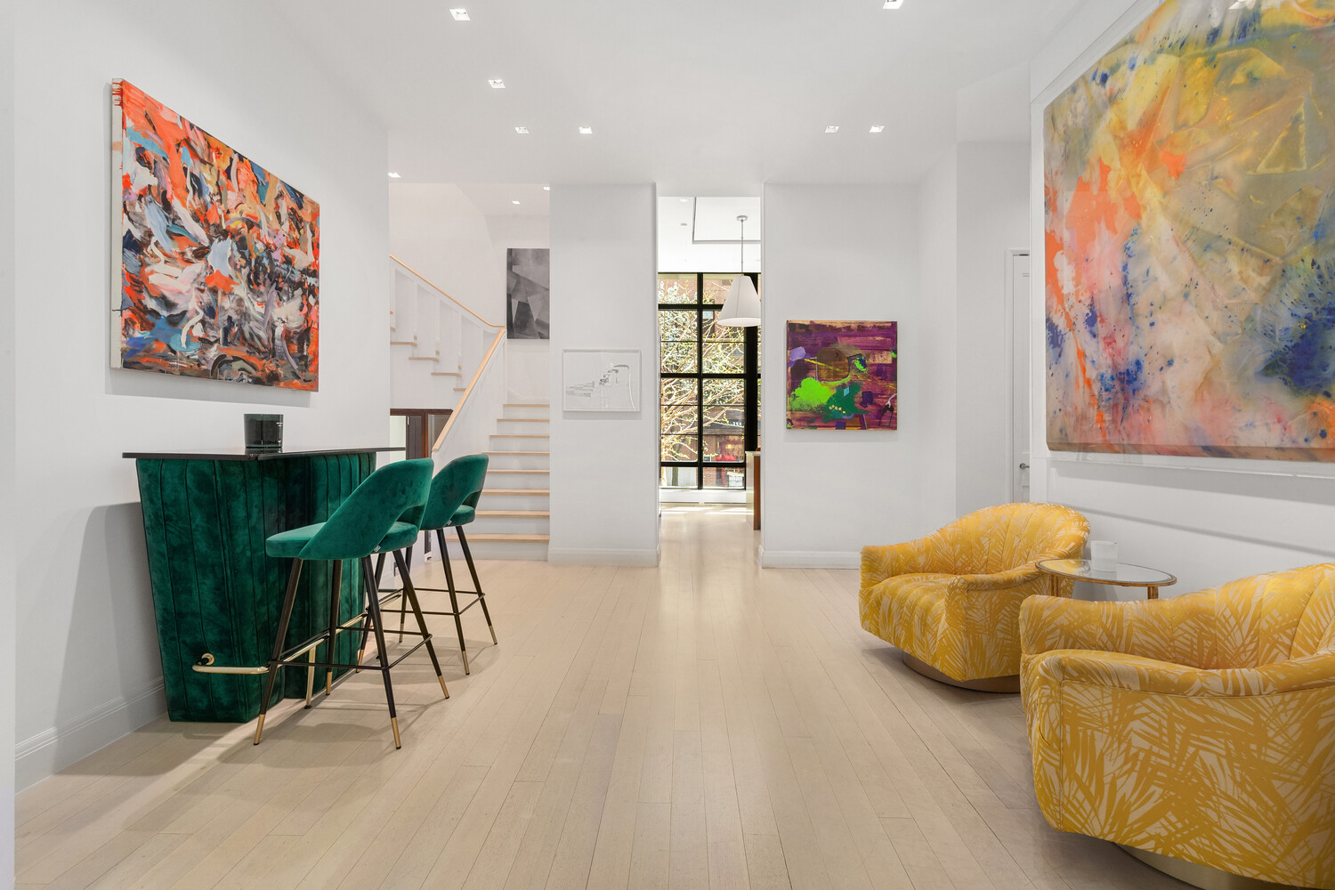 150 CHARLES Street M8