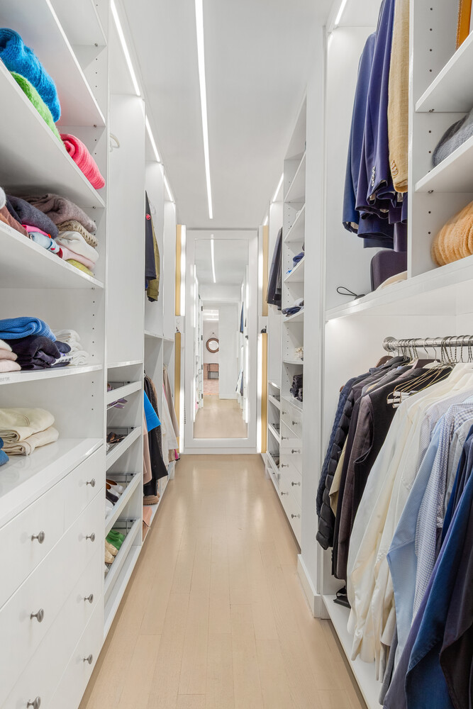 150 CHARLES Street M8