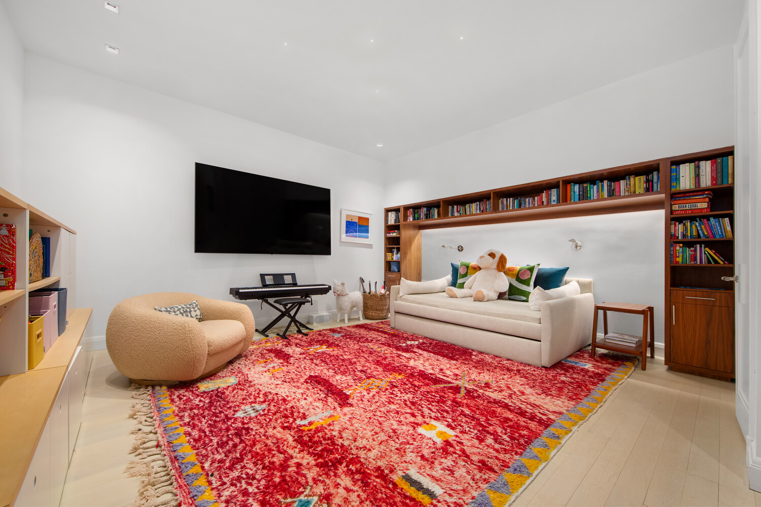 150 CHARLES Street M8