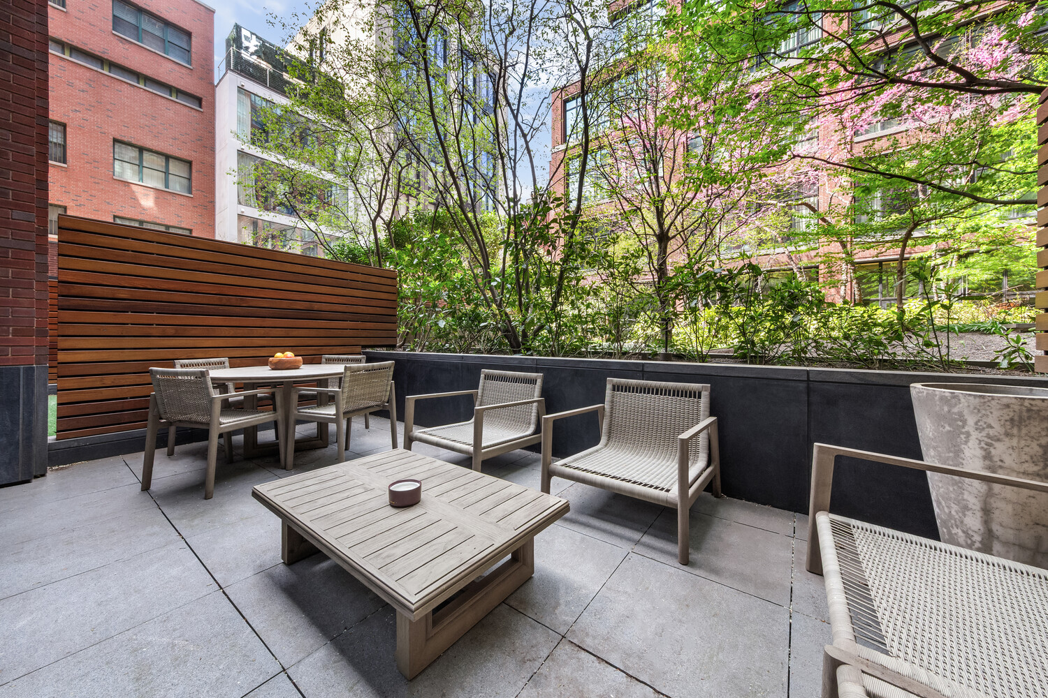 150 CHARLES Street M8