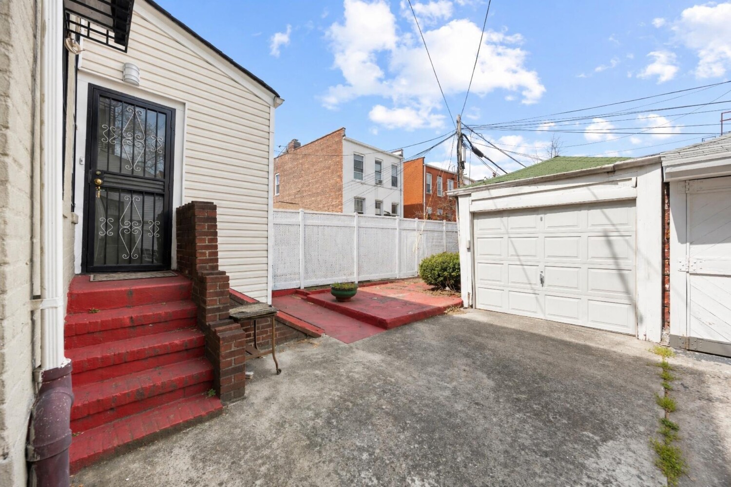 1003 LENOX Road