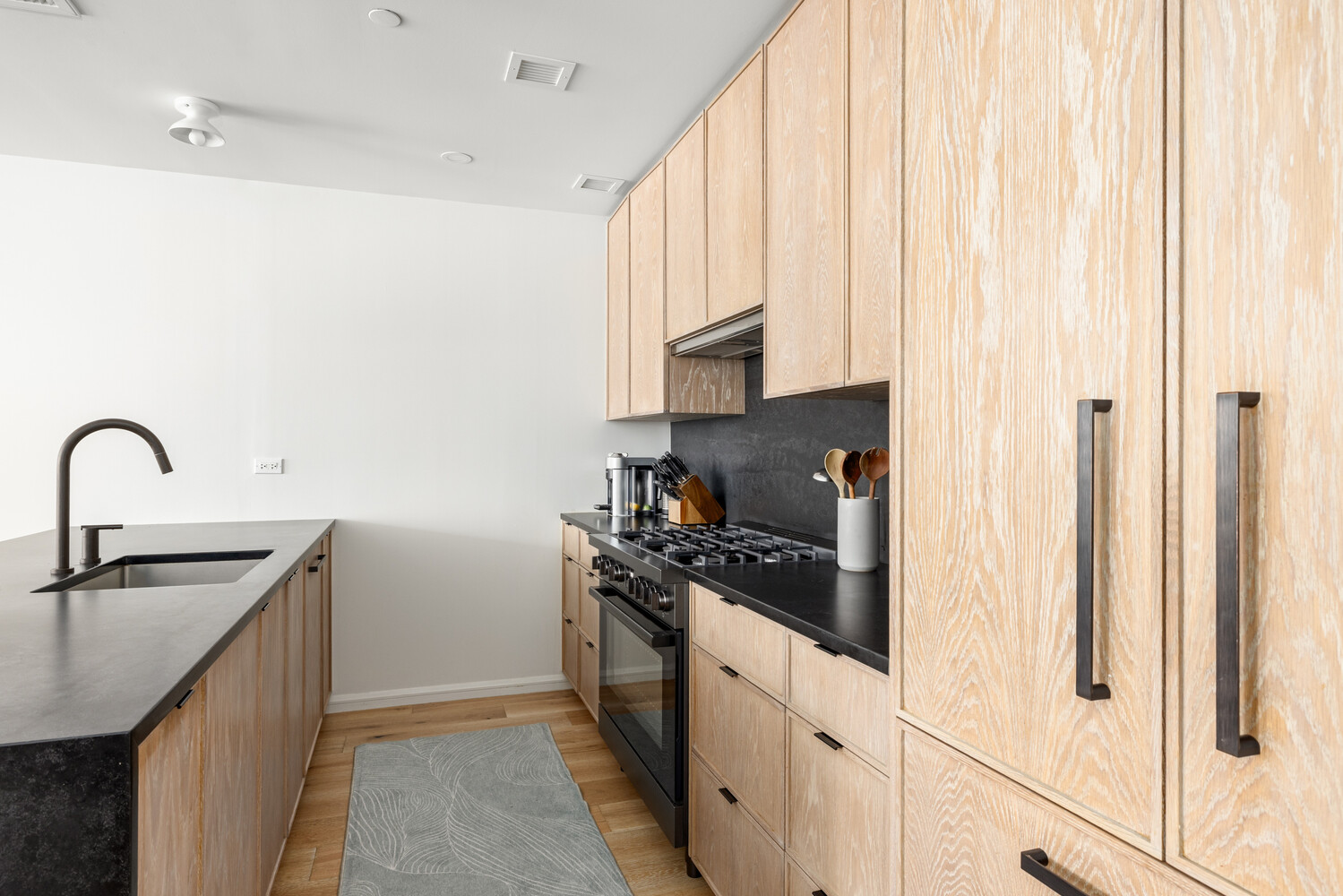 532 CLINTON Avenue 2A