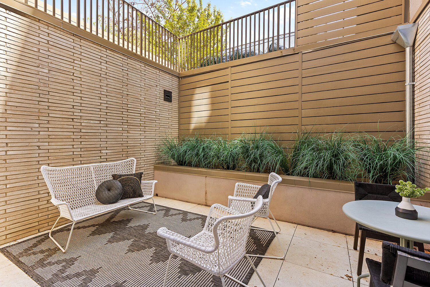 66 CLINTON Street MAISONETTE