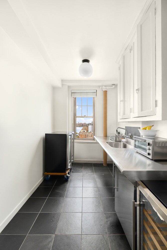 299 W 12TH Street 17D