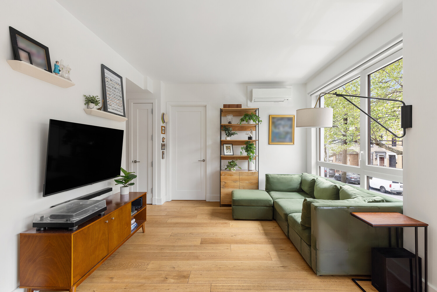 401 RUTLAND Road 2E