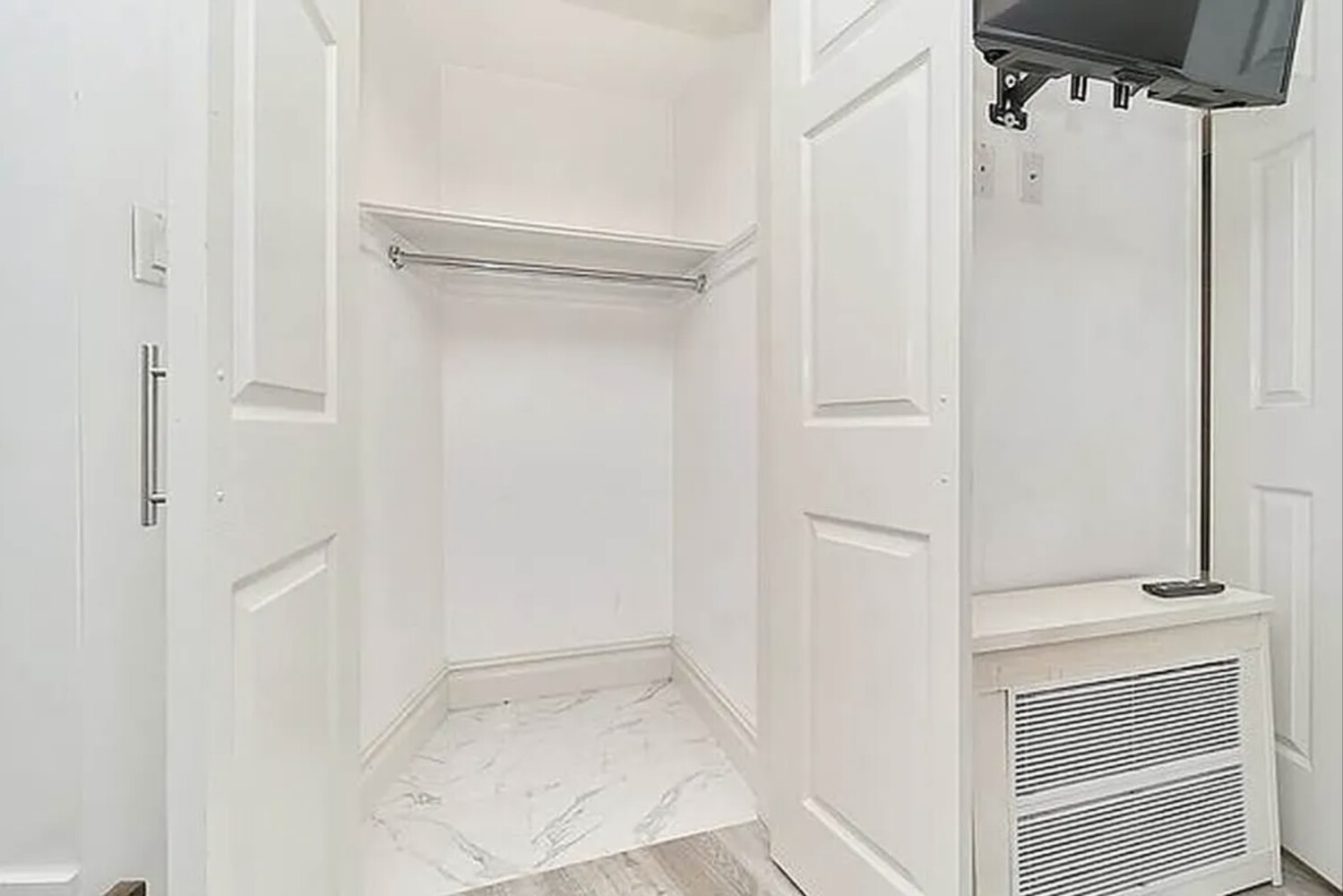 226 W 13TH Street 1R