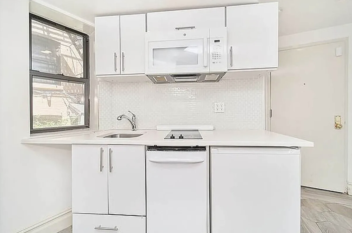 226 W 13TH Street 1R