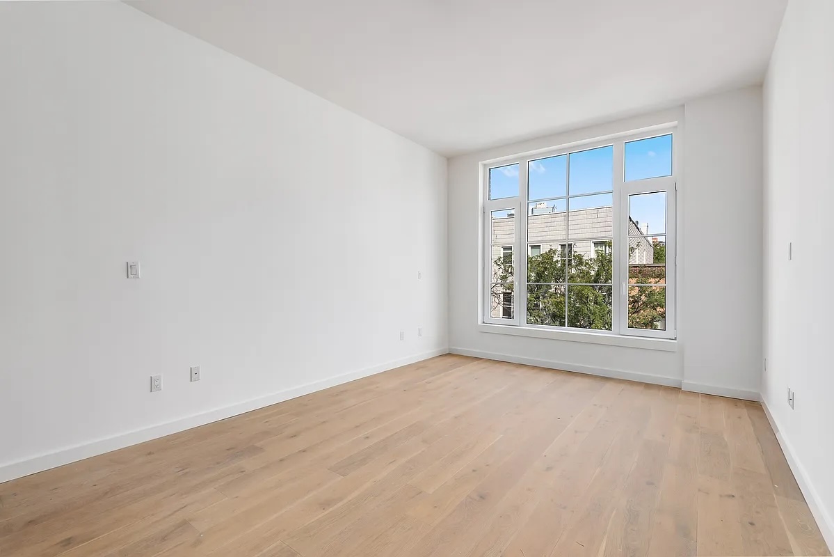 186 HURON Street 3B