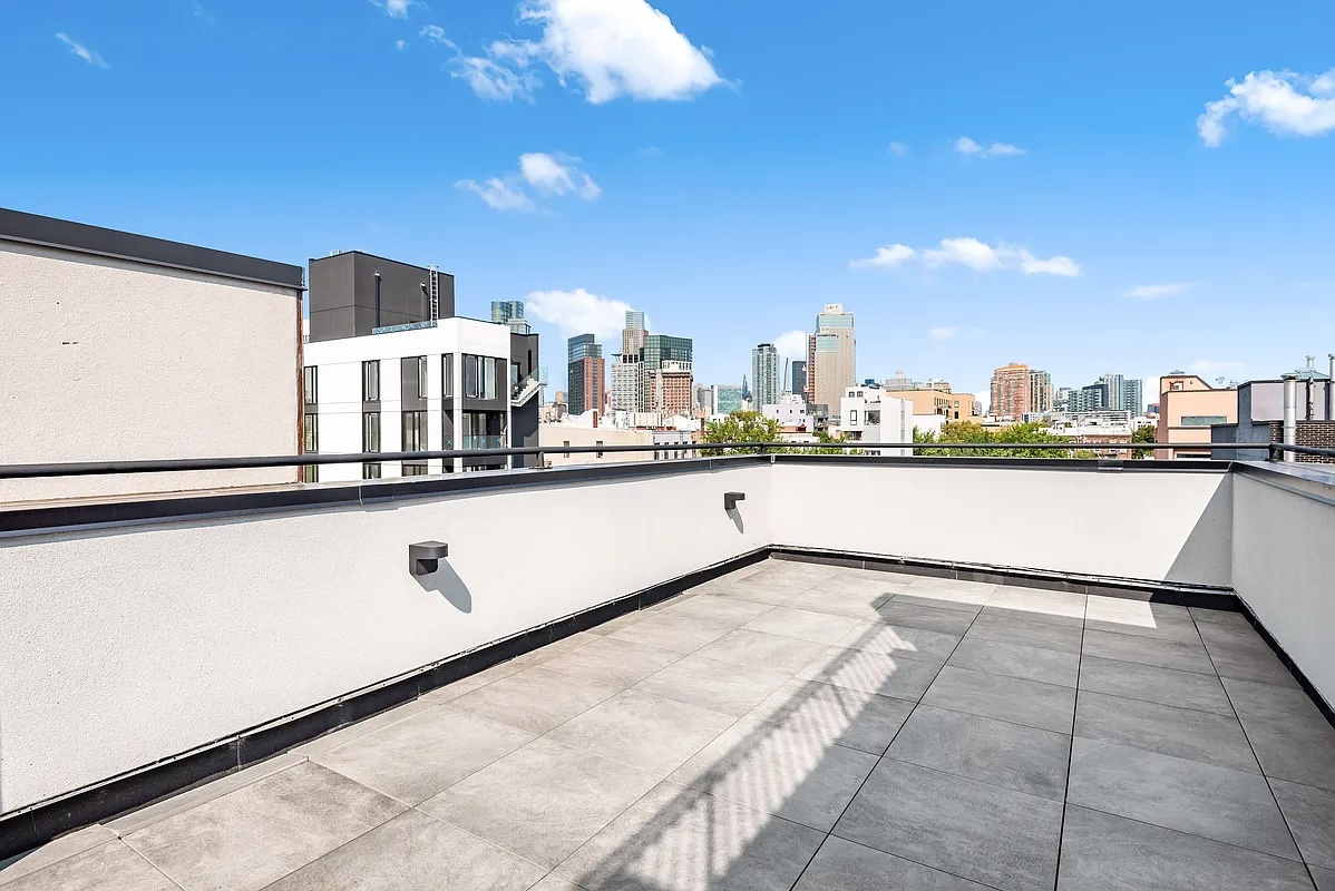 186 HURON Street 3B