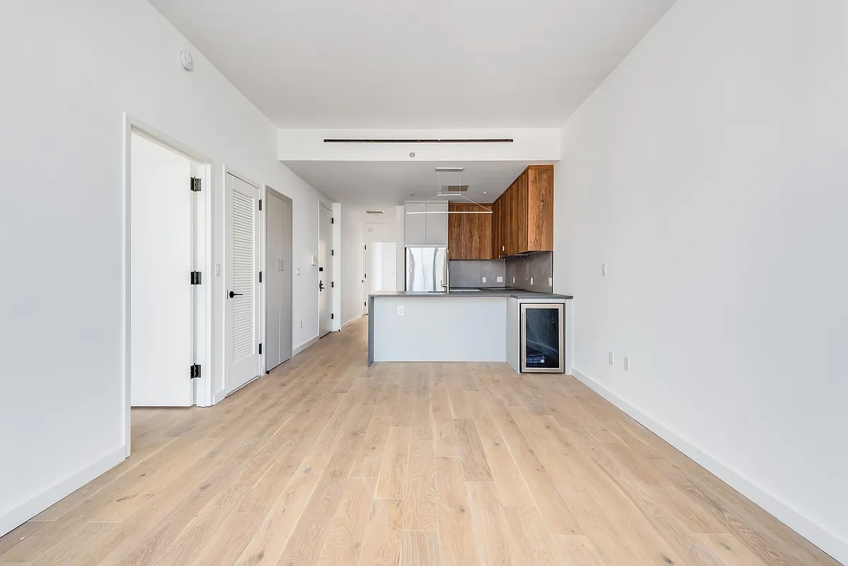 186 HURON Street 3B
