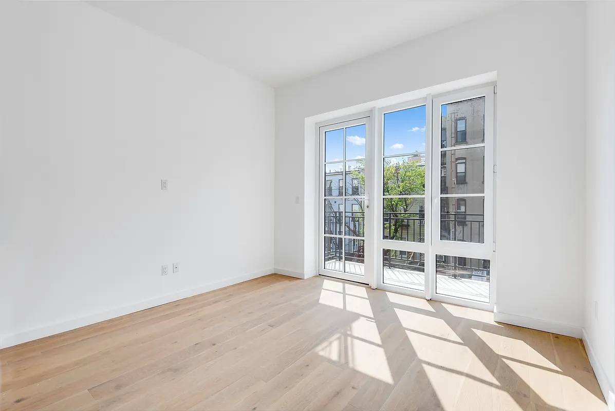 186 HURON Street 3B