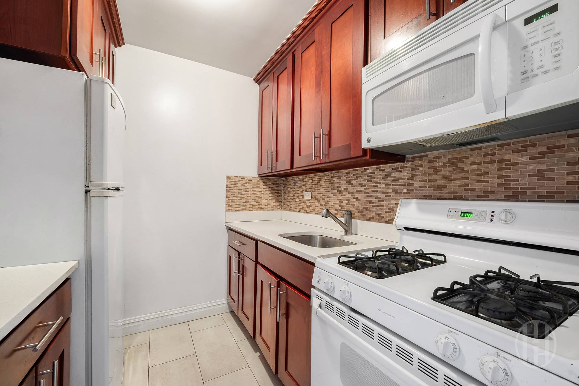 200 E 24th Street 1008