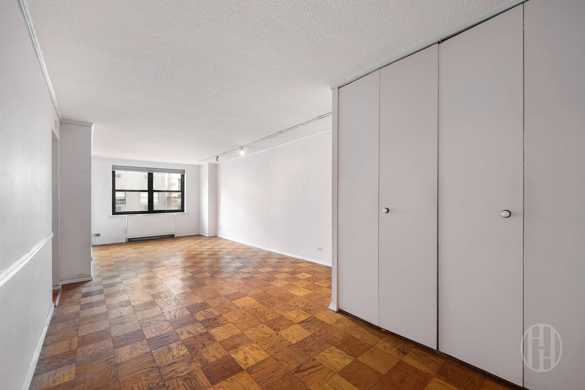 200 E 24th Street 1008