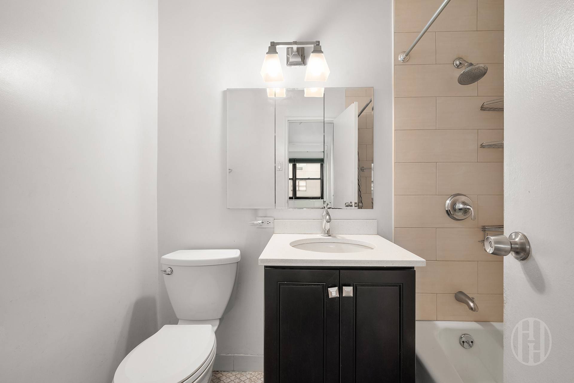 200 E 24th Street 1008