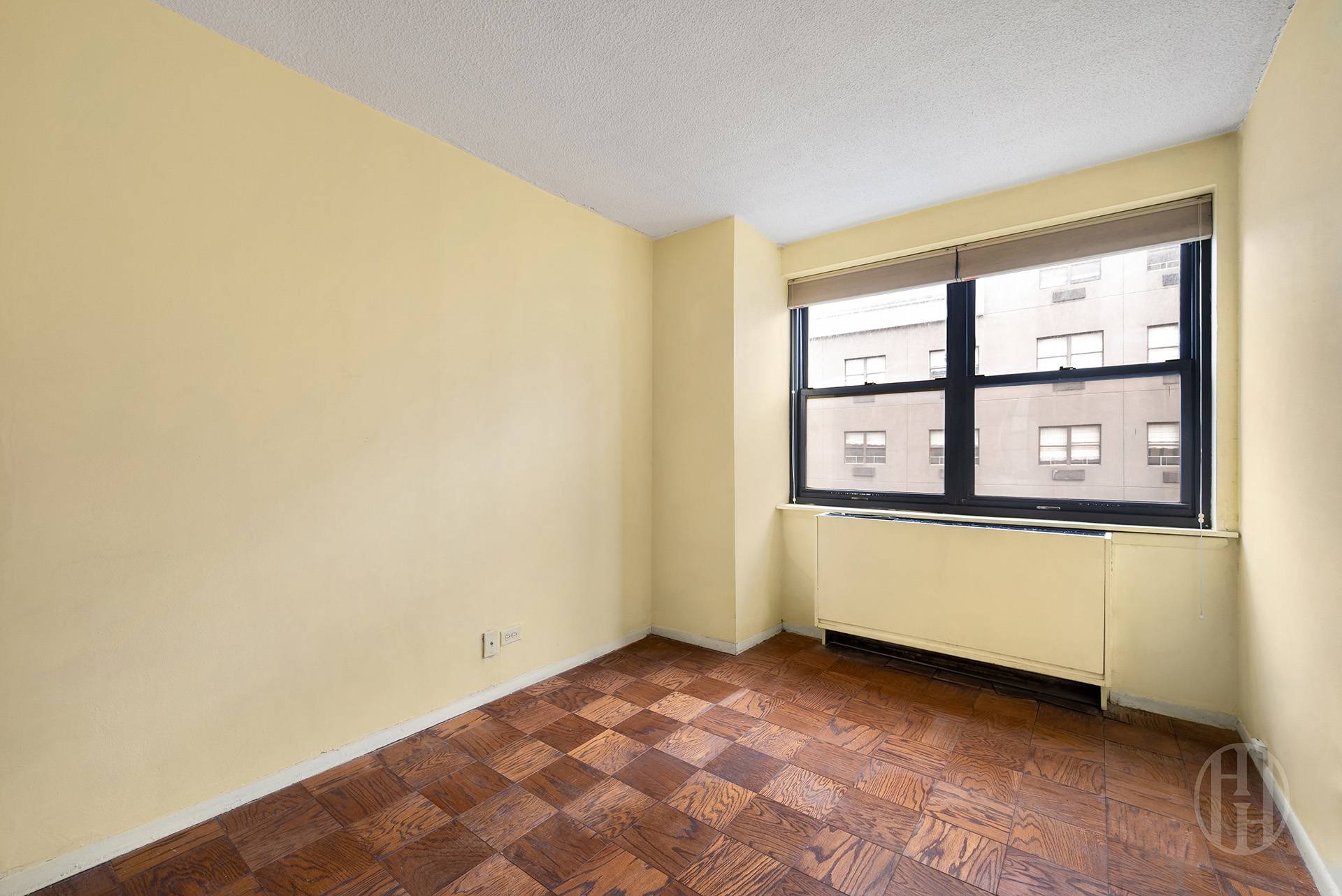 200 E 24th Street 1008
