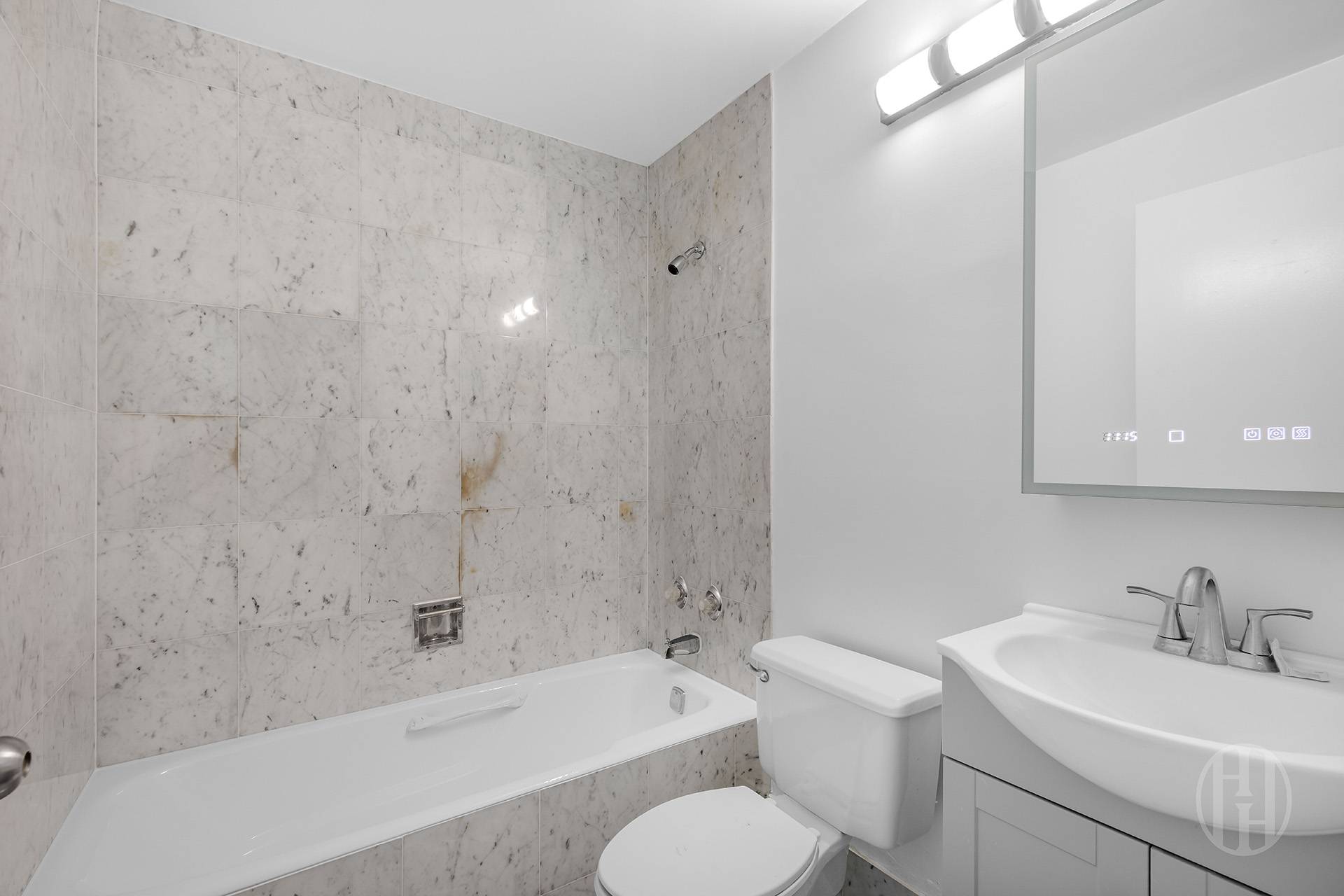 200 Rector Place 31C