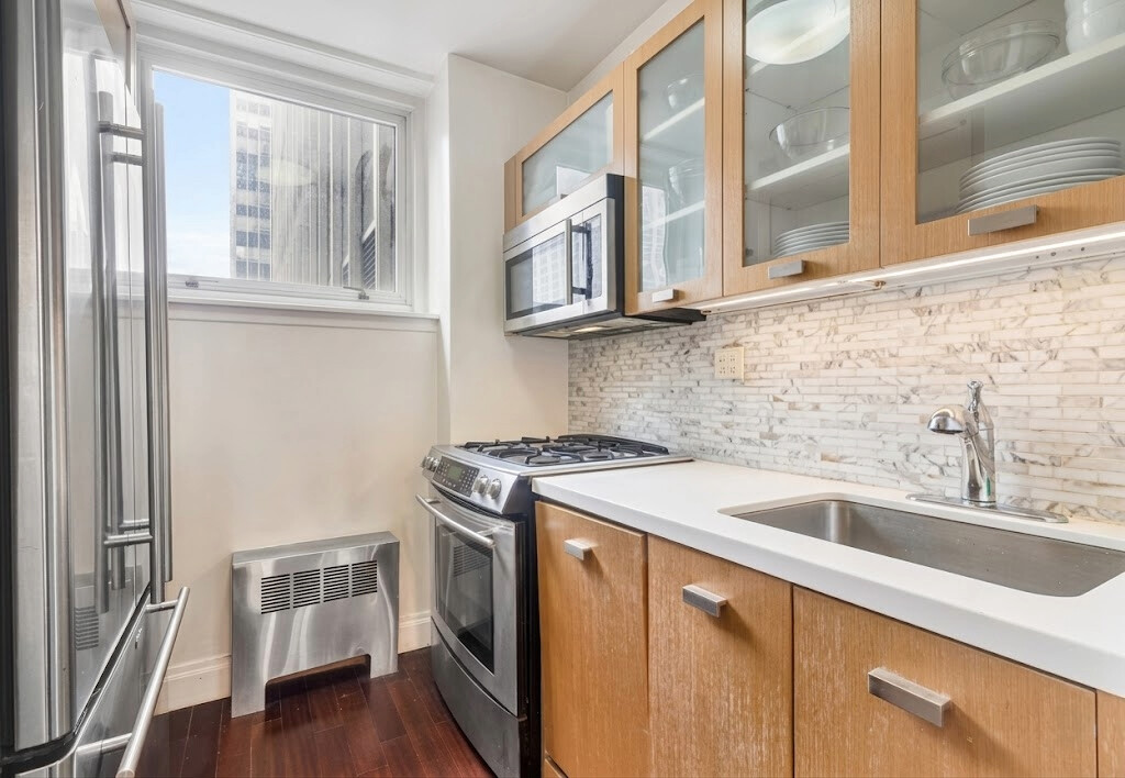212 E 47TH Street APT24A