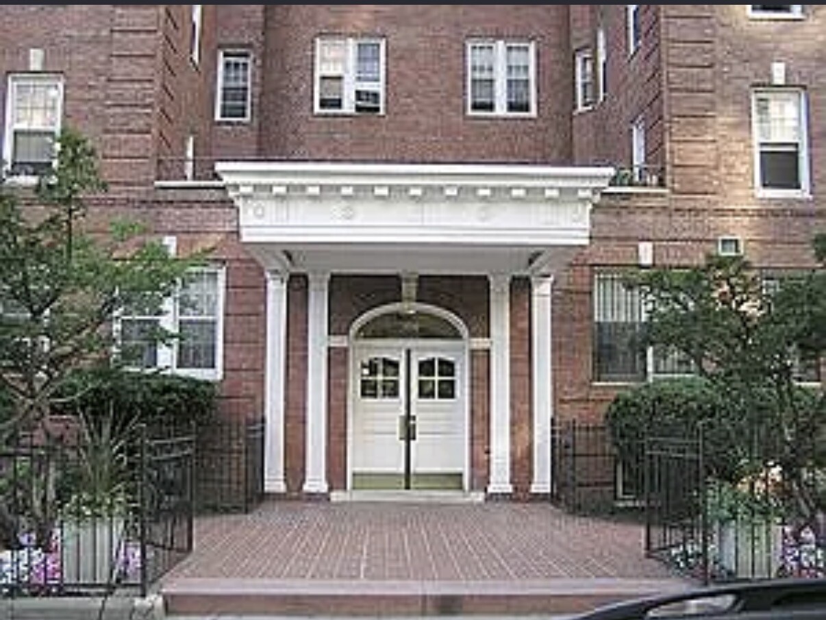 360 CLINTON Avenue 3T