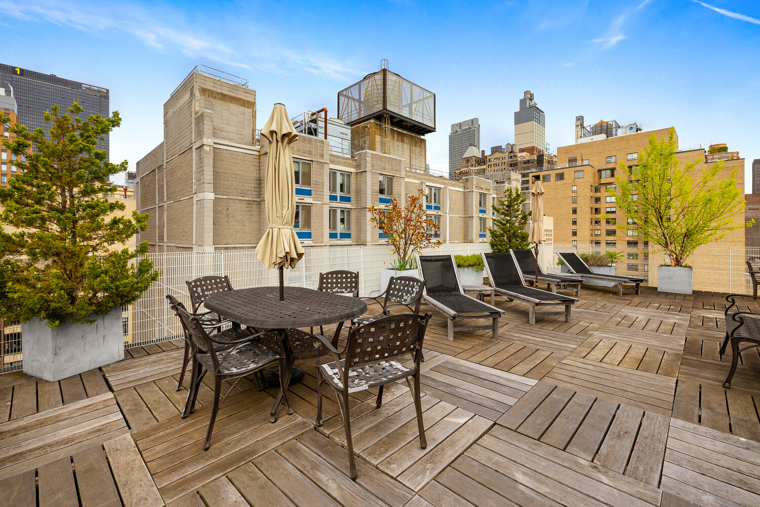 233 W 26TH Street 1RW