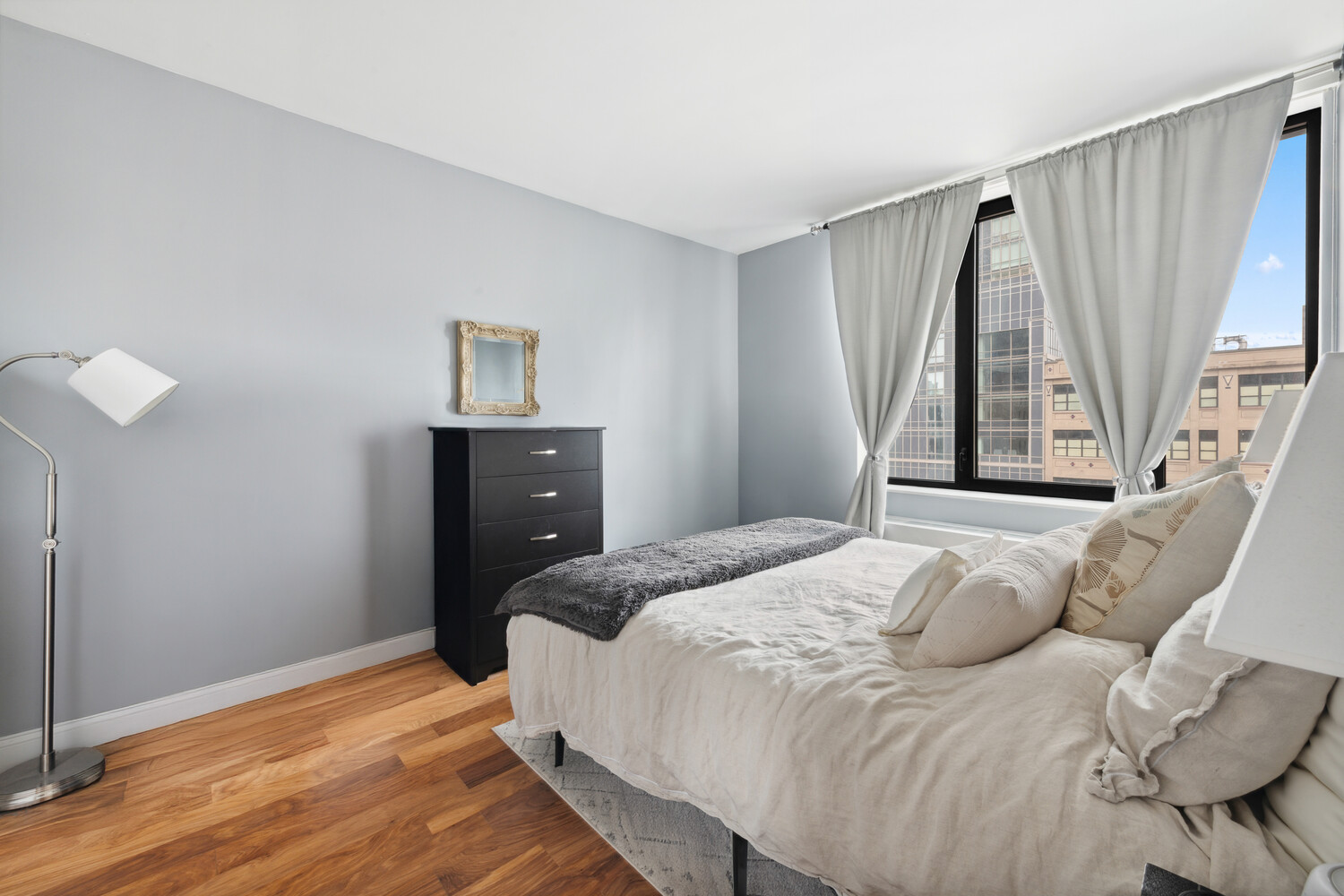 42-14 CRESCENT Street 5B