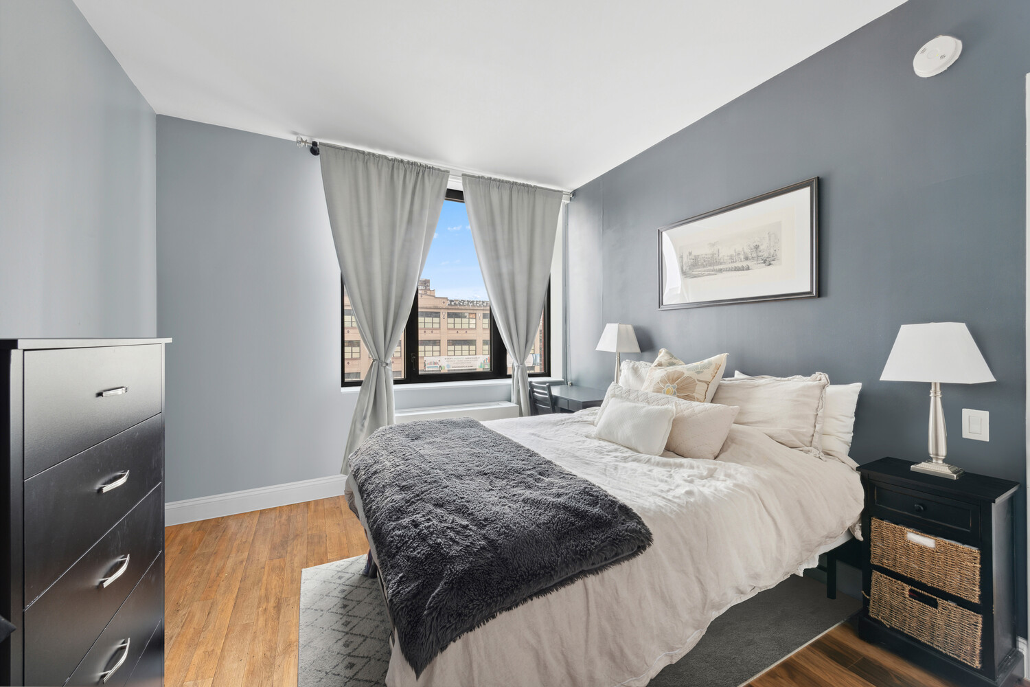 42-14 CRESCENT Street 5B