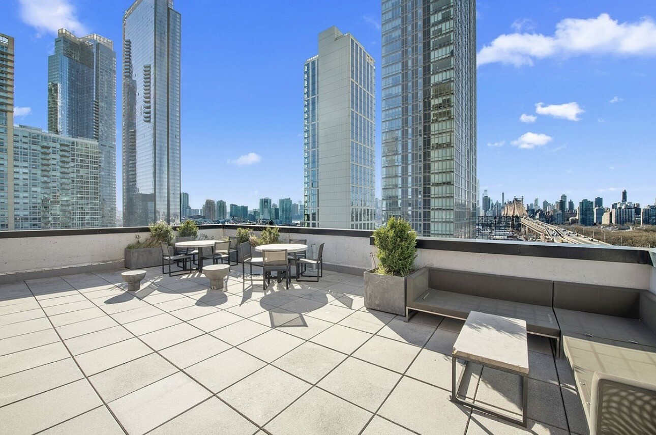 42-14 CRESCENT Street 5B