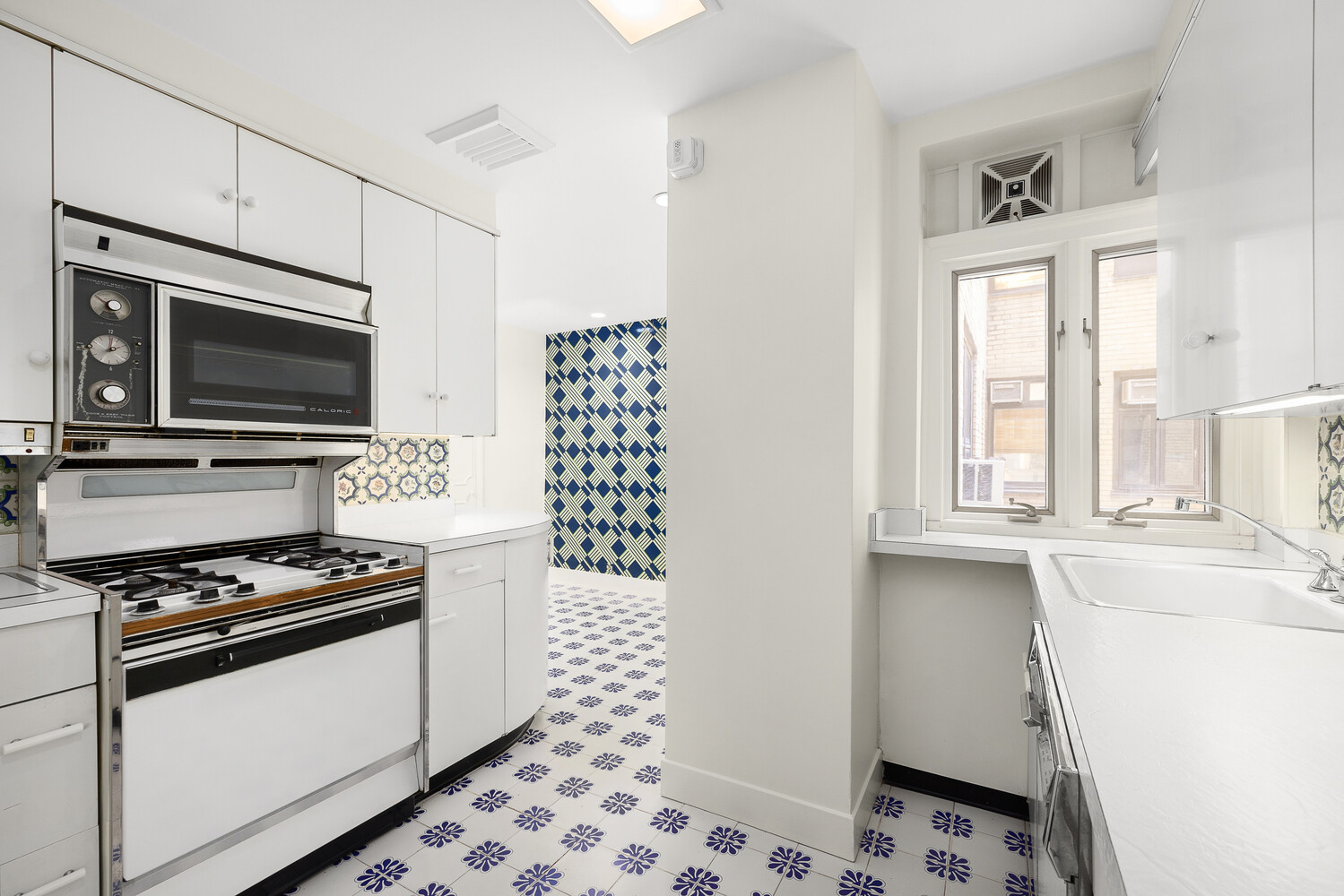 2 SUTTON Place S 2D
