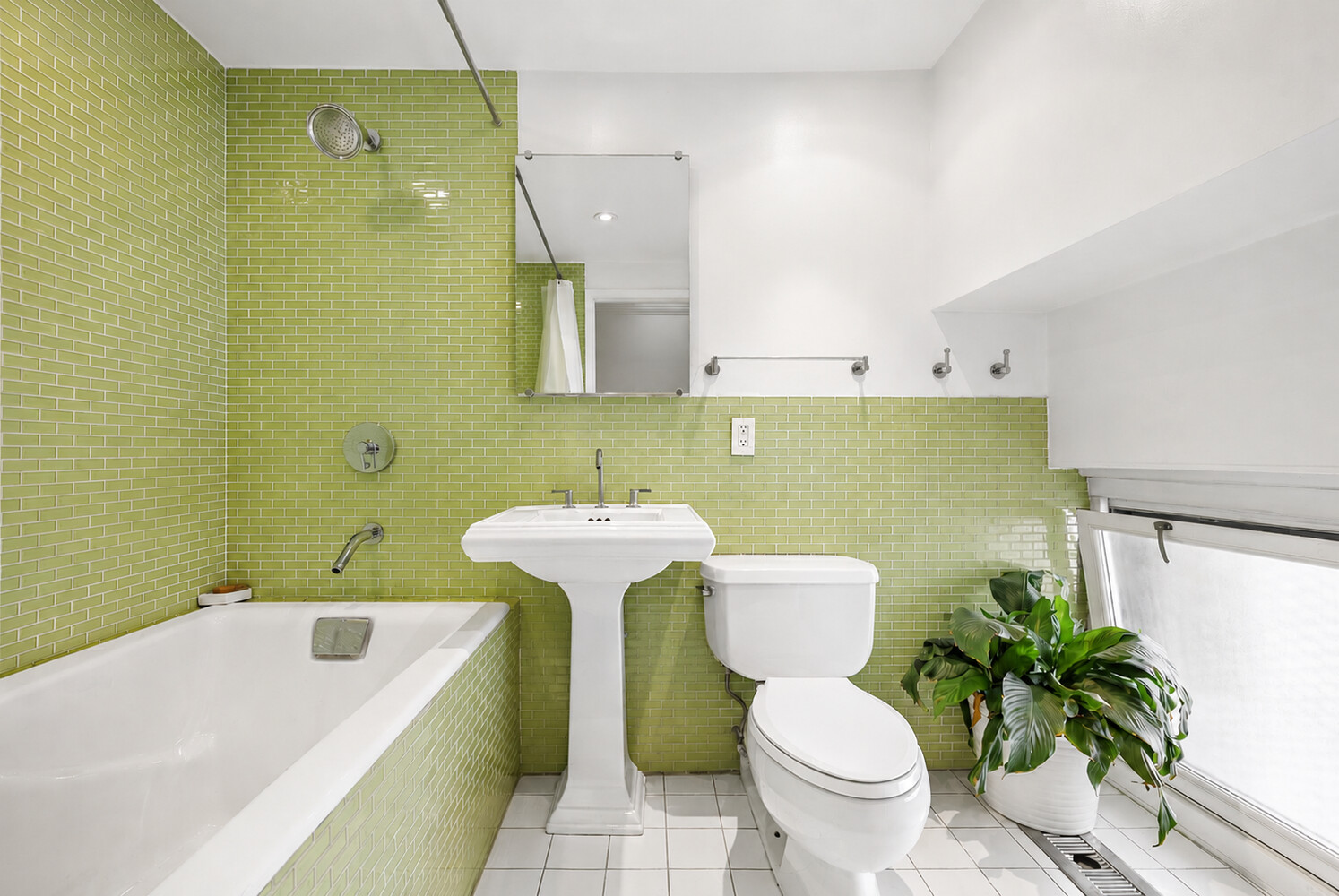 3 HANOVER Square 23B