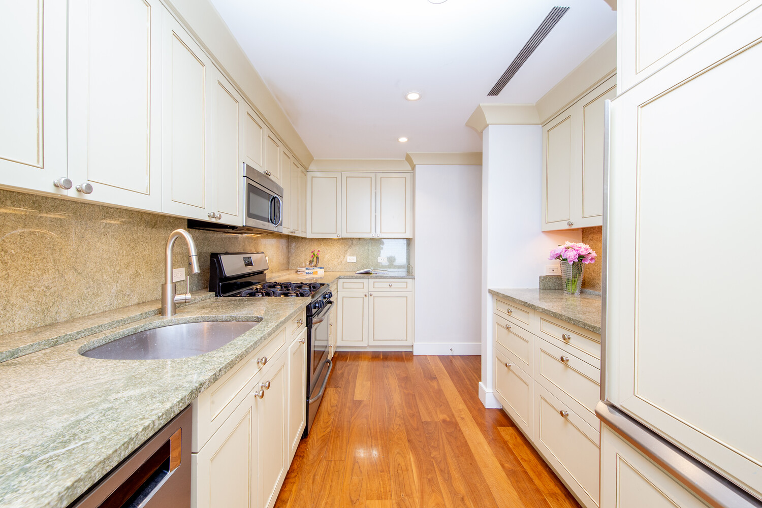 118 E 60TH Street 29G