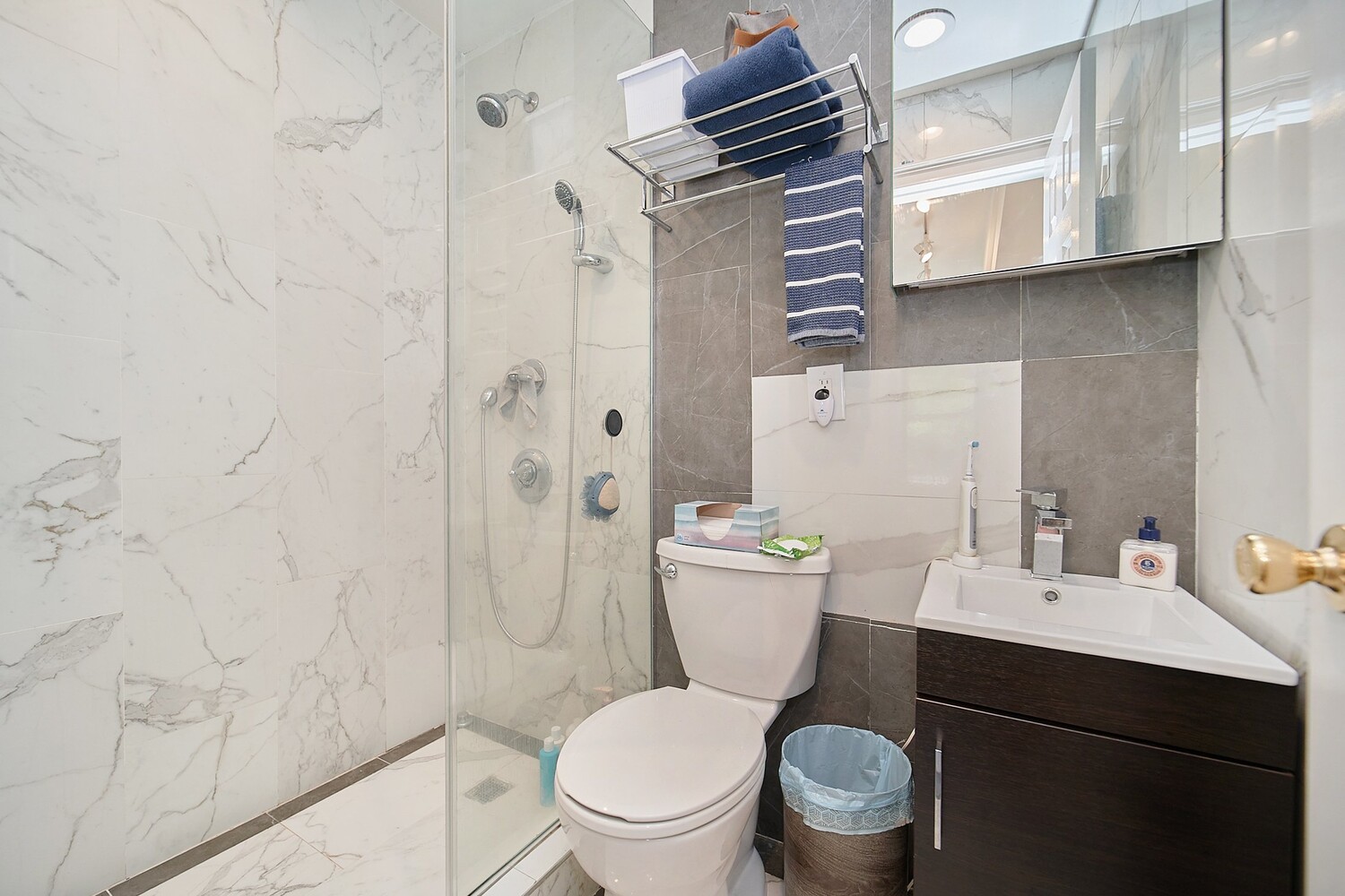 226 W 13TH Street 8