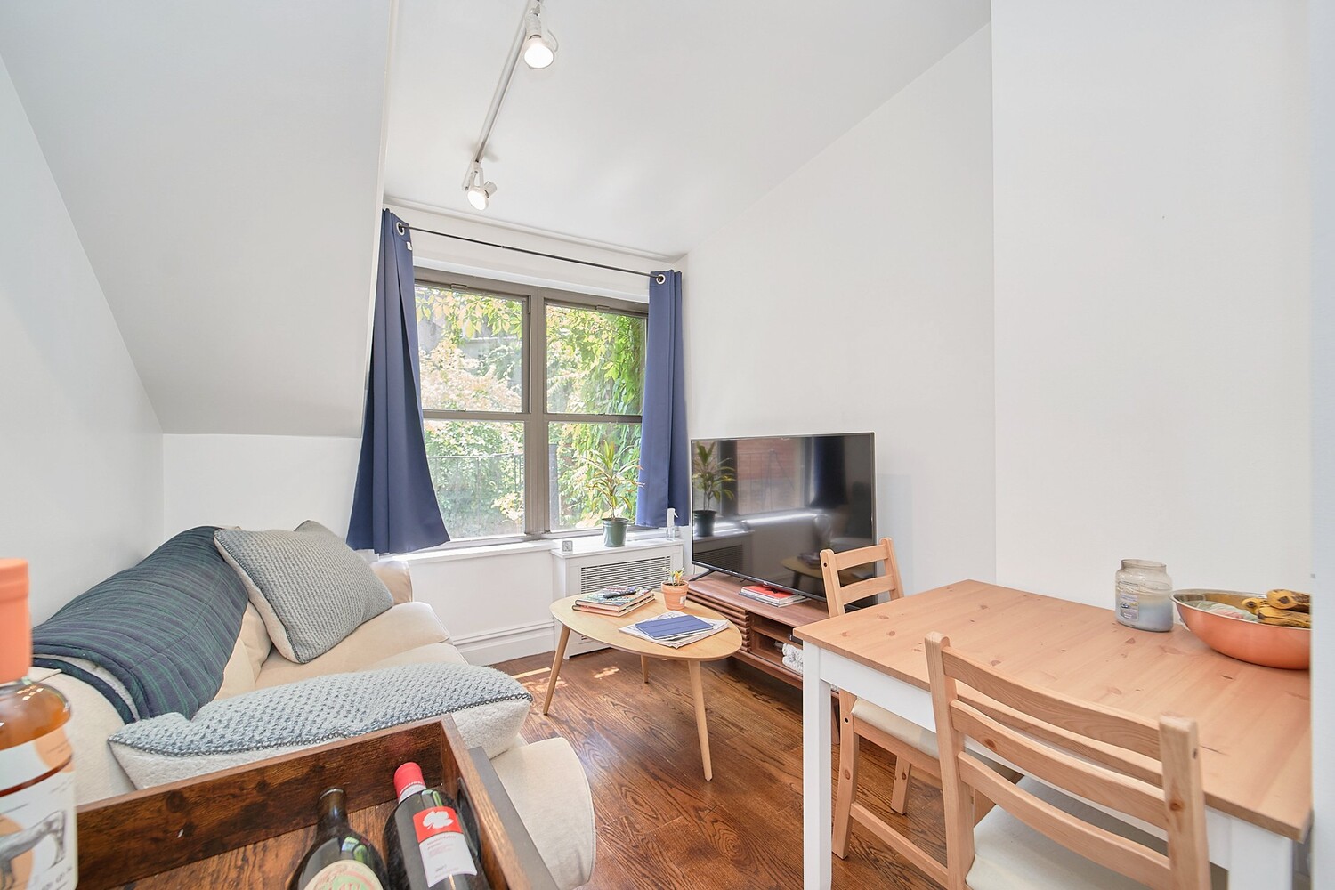 226 W 13TH Street 8