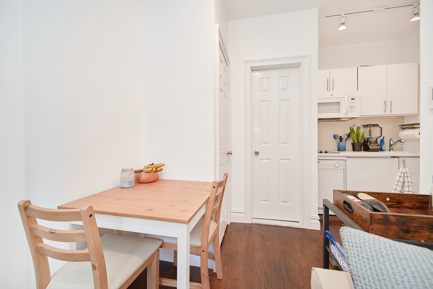 226 W 13TH Street 8
