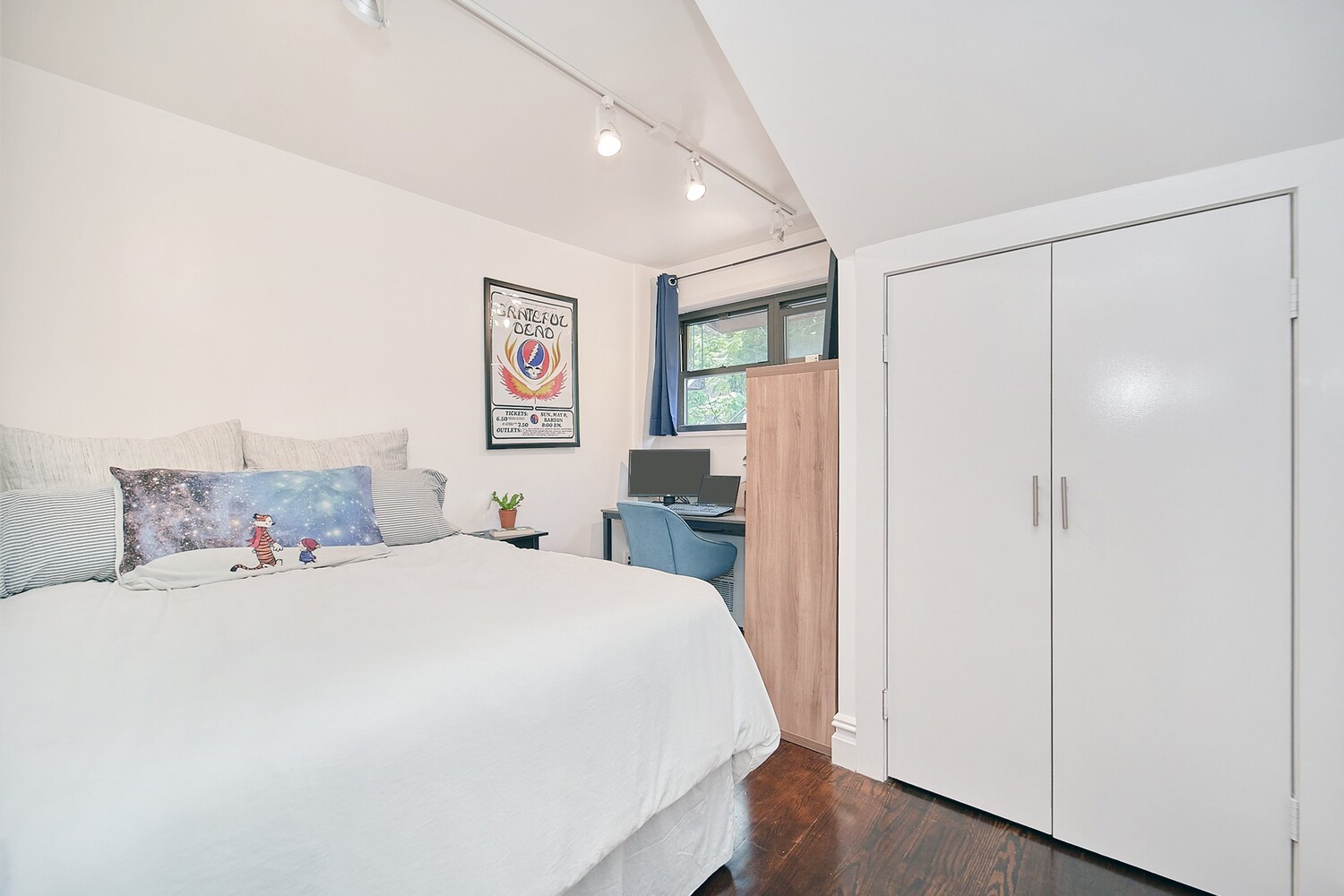 226 W 13TH Street 8