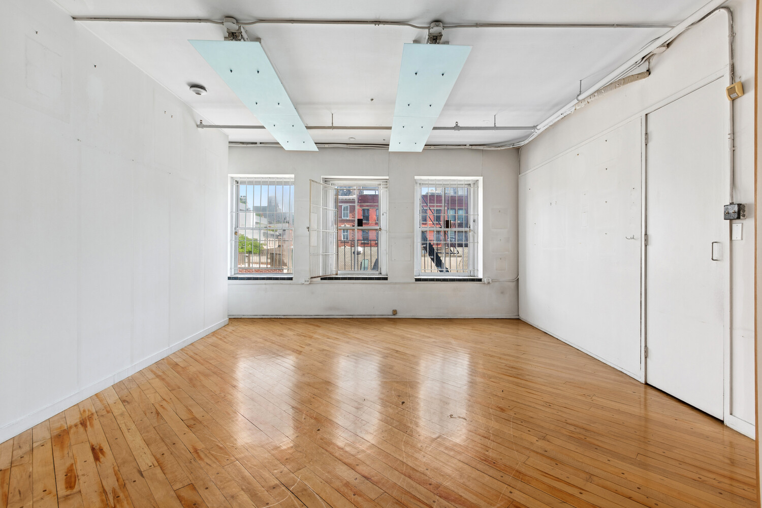 393 W BROADWAY 4WB