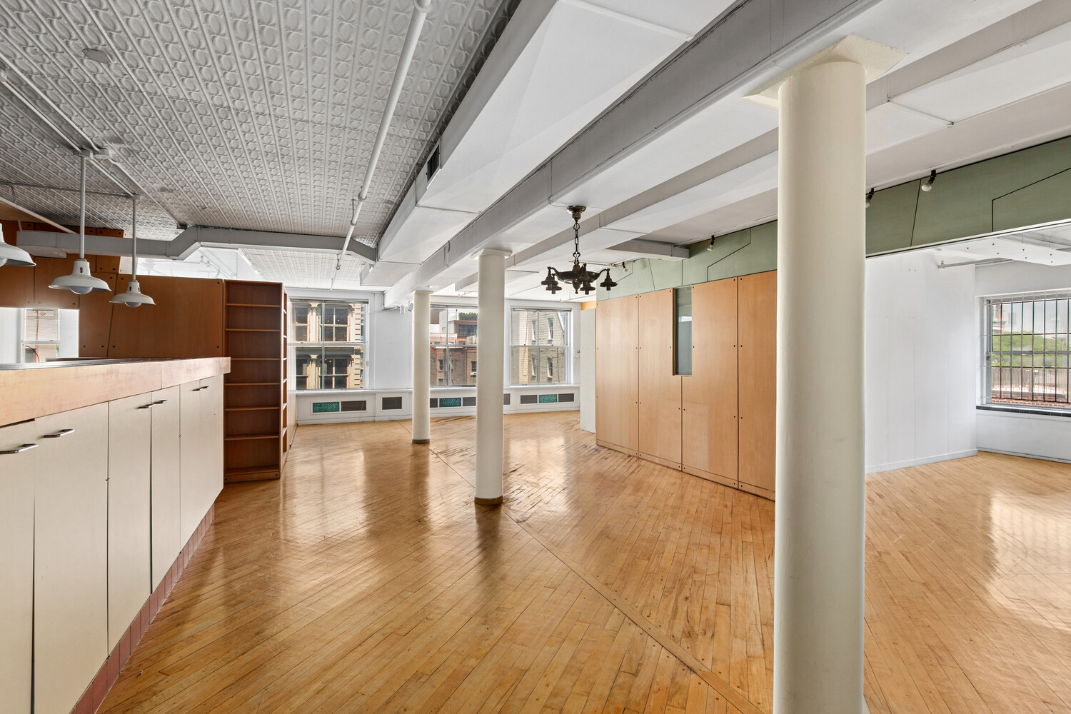 393 W BROADWAY 4WB