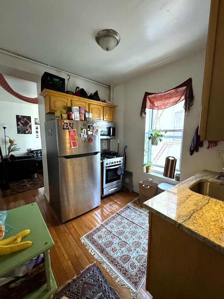 264 E 2ND Street 18