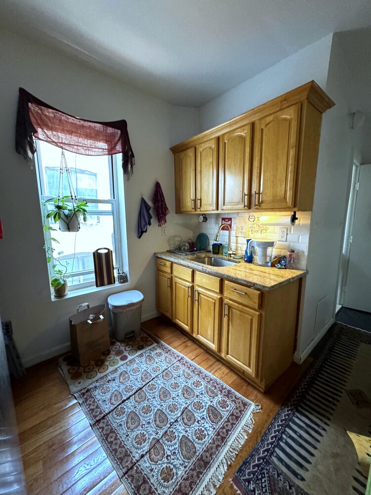 264 E 2ND Street 18
