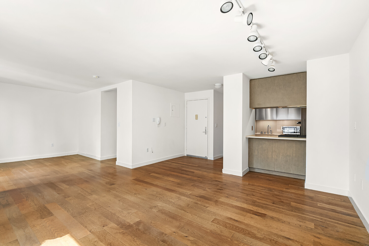 225 RECTOR Place 11S
