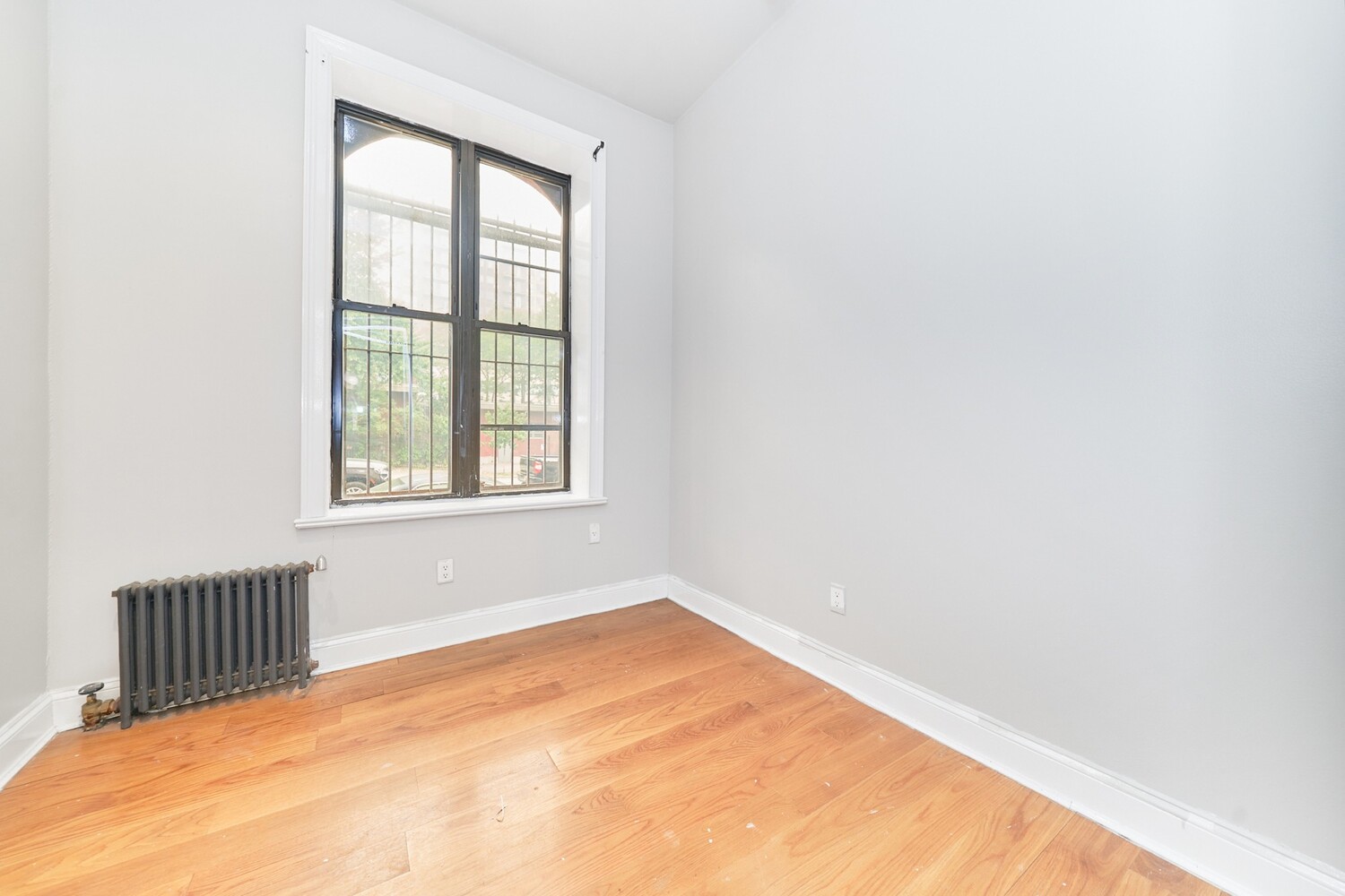 163 CHRYSTIE Street 2