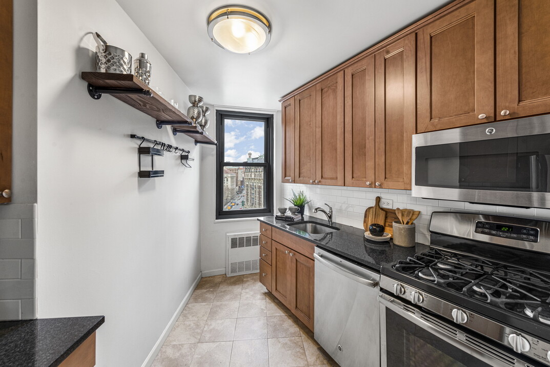 2025 BROADWAY 12D